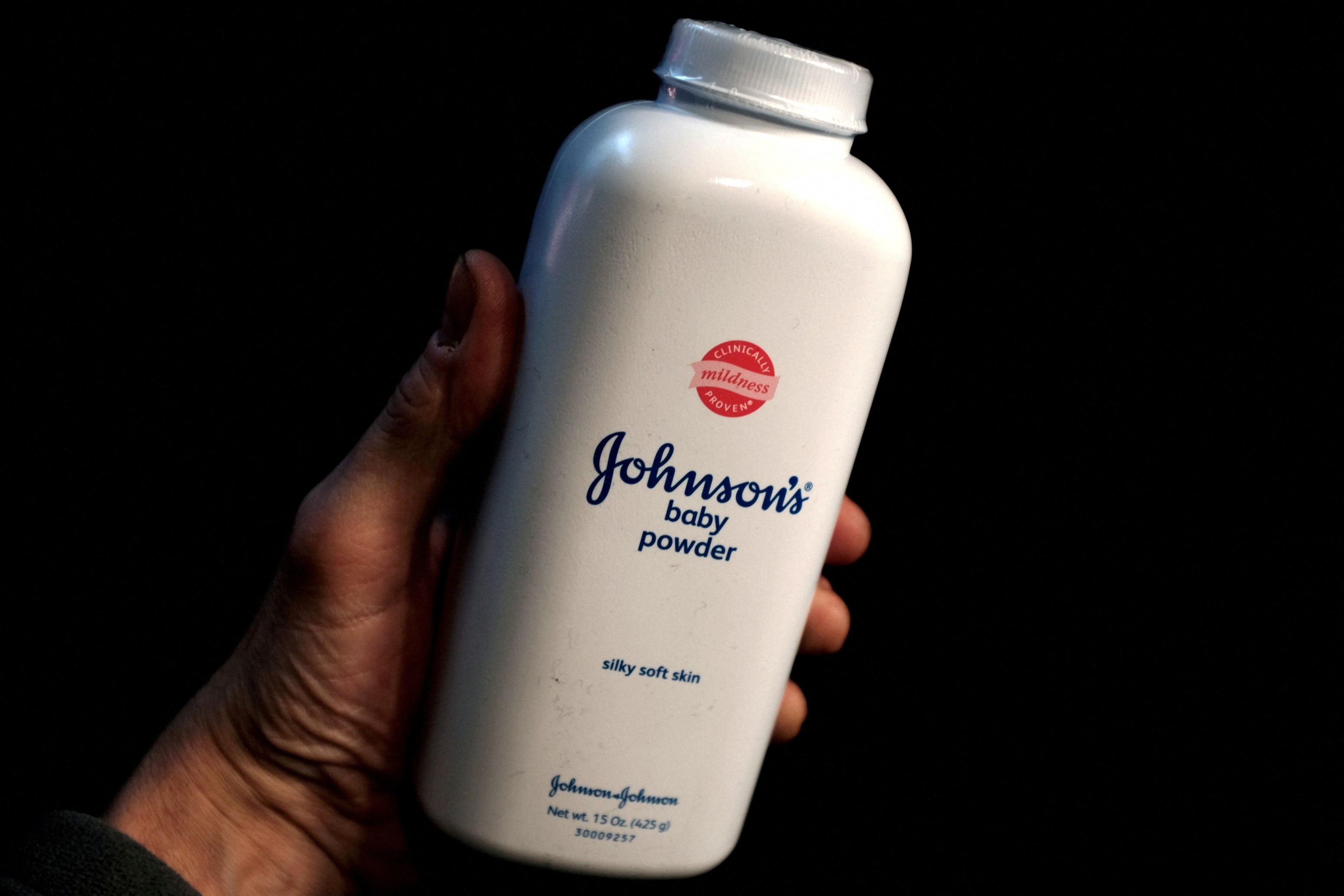 Claim Your Share of the $8.9 Billion Johnson & Johnson Settlement – Act Now if Baby Powder Use Led to Your Cancer!